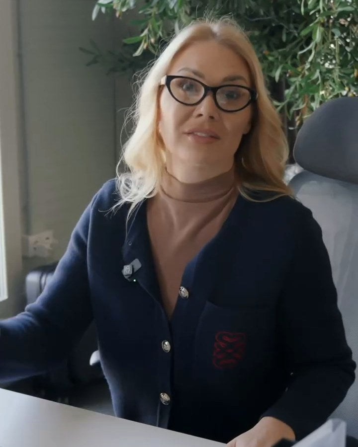 Natalija Bunkė sēž OmniSit Pro krēslā